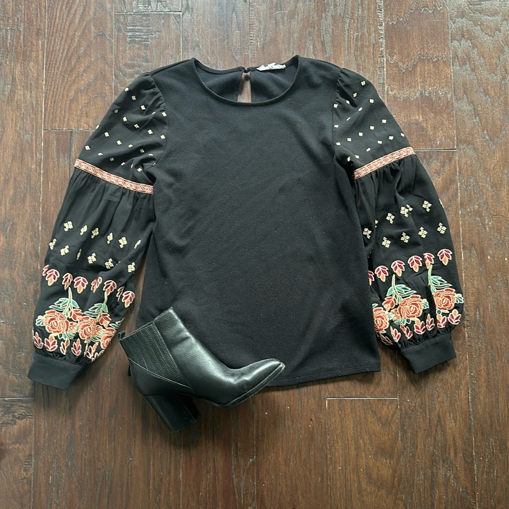 THML shirt size small